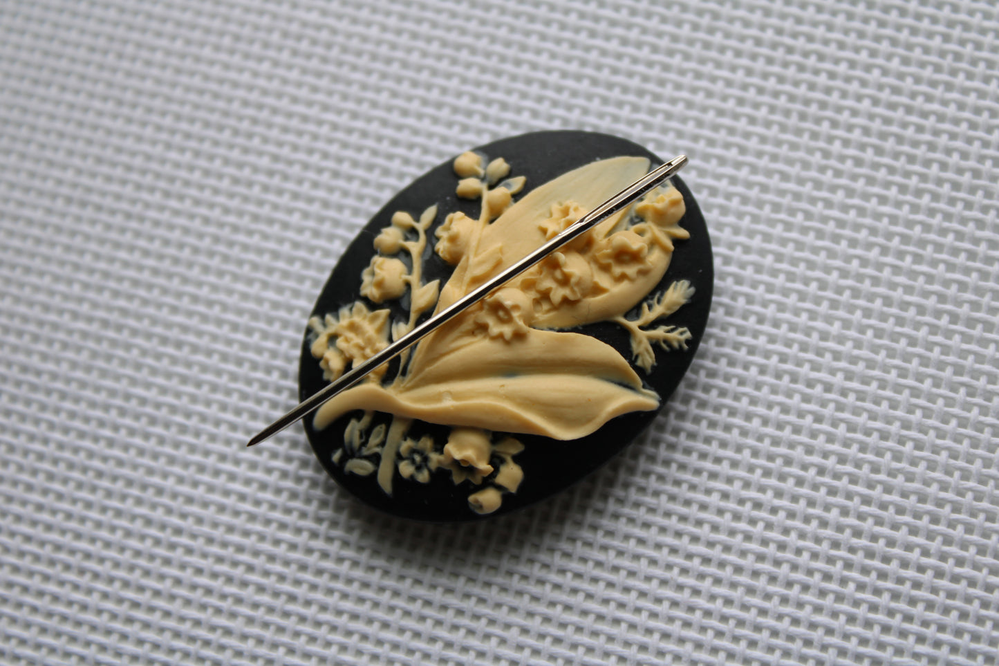 Lily of the Valley Cameo Needleminder
