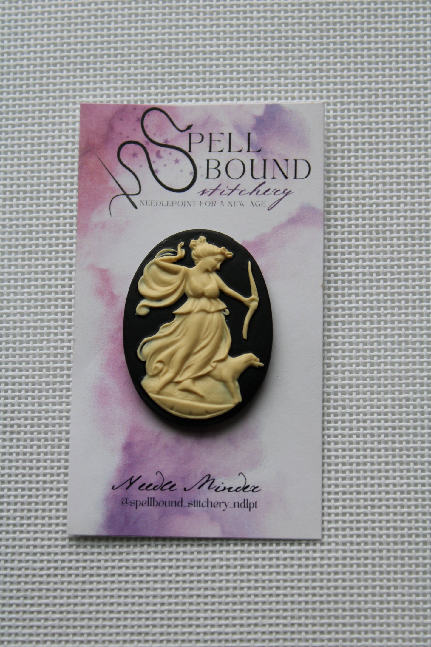 Diana - Goddess of the Hunt Cameo Needleminder