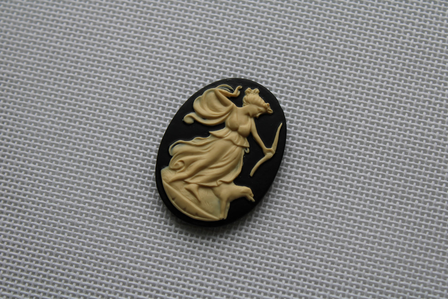 Diana - Goddess of the Hunt Cameo Needleminder