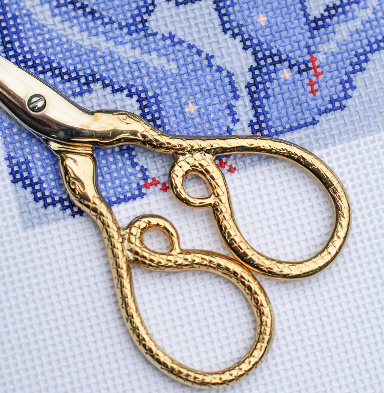 Serpent Embroidery Scissors with Magnetic Scissor Case