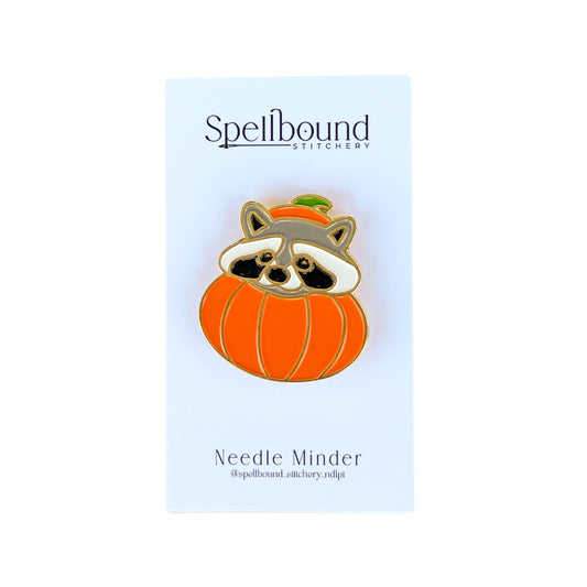 Raccoon Pumpkin Needle Minder
